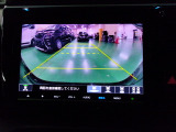 バックカメラの画像です。ガイドラインがスムースな車庫入れをサポートいたします。車庫入れの安心感がアップしますね。