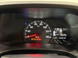 シンプルで大きく見やすい単眼メーター&平均燃費等のさまざまな車両情報が表示できるマルチインフォメーションディスプレイ