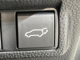 【パワーバックドア】スマートキーや運転席のボタンを押すだけでリアゲートが自動で開閉します!荷物を持っている時や、高い位置にあるバックドアを閉める際に便利な機能です♪