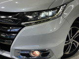 【LEDヘッドライト】悪天候や夜間走行時も良好な視界を確保し安心して運転できる高輝度LEDヘッドライトを装備!点灯速度が早く、消費電力も抑えられています。