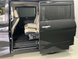 自動開閉するオ-トスライドドア付!!開閉部が広く狭い場所の乗り降りでも便利、半ドア防止機能や小さな子供さんの事故を防ぐ安全装備も付いて便利で安心♪♪