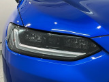 LEDヘッドライトは、点灯の瞬間から最大光量を発揮し、突然暗くなるトンネルなどでの安定感を高めます。