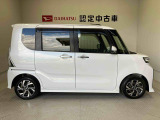 車両右側面からの写真になります。車をご覧になりたい時はお気軽に最寄りの店舗へご相談下さい。