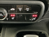 運転席/助手席シートヒーターで寒い日もすぐに温かくなり快適に過ごせます。2段階の温度調整が可能です