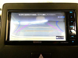 【バックカメラ】バックカメラ装着車です。バックする時に、後方の様子をナビ画面に表示します!慣れない駐車場での駐車や、せまい場所での車庫入れの時も、安全確認OK!思いがけずコツン!なんて事も防げますヨ