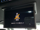 【後席モニター】家族や友人とお出かけする機会が多い方に大人気の後席モニターを装備!見やすい位置に画面がありテレビやDVDの視聴も快適!友達もお子様も、後席にしか乗らなくなるかも??