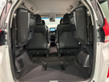 3列目シートを跳ね上げればラゲッジスペースを更に広く使えます。
