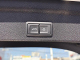 Audi正規ディーラーが高品質をお約束。高度な訓練・教育を受けたAudi専任メカニックが、100項目にもおよぶ精密な点検を実施。すべてクリアしたAudi車だけ、あなたのお手元に届けられるのです