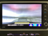 【バックカメラ】運転が苦手な方も車庫入れラクラクです!ギアをリバースに入れれば自動的に切り換わりますので、面倒な操作は不要です♪狭い駐車場もお車を傷つけず安心ですね!