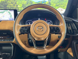 【純正革巻きステアリング】上質な革を使用することで、手にしっかり馴染みとても運転しやすいハンドルです♪