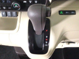 オートマチックシフトレバーは、手になじみ操作しやすい形状で安全運転にもつながります♪