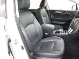 運転席の写真です!座り心地も良さそう、あなたのドライビングポジションをガッチリ支え、心地よい安心感で、ロングドライブもらくらく??