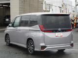 明るく広々、落ち着いた店内では、中古車のご検討・ご購入のほか、携帯電話(au)の購入等、様々なご相談に幅広く応えていきます♪