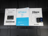 カギをバッグやポケットに入れたままでもドアロックの開閉やエンジン始動ができる『スマートキー』付き!暗くなってもキー穴を捜す必要が無くとっても便利ですから人気の装備です!