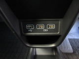 便利な充電用USBジャックも付いています。