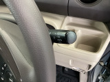 【オートライト(AUTO)】外の明るさをシステムが感知して、自動でヘッドライトが点灯します!ヘッドライトをつけ忘れを防ぐ便利機能です。ドリンクホルダーは、ちょっとした小物を入れるのにも便利です。