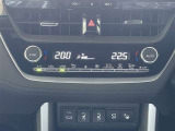 オートエアコン♪お好みの温度に設定するだけで車内を快適空間にしてくれますよ♪