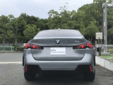 スタイリッシュに研ぎ澄まされたリアビュー。LEDライトがより引き締まったスタイルを実現。急ブレーキ時にはハザードランプ自動点灯し後続車への注意を促します。