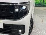 【LEDヘッドライト】悪天候や夜間走行時も良好な視界を確保し安心して運転できる高輝度LEDヘッドライトを装備!点灯速度が早く、消費電力も抑えられています。