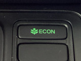 ★ECONスイッチ★ エコドライブを加速しよう!スイッチをONにすると、運転の仕方によるロスを抑え込み燃費をよくするようクルマが頑張ります(*^ー^*)燃費向上にチャレンジ♪