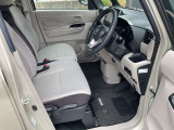 運転席、助手席も広々、ご近所も長距離でもゆったりしたシートで運転も楽々です☆