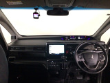 【前方視界】開放的な前方視界!運転がしやすく疲れにくいです♪窓が大きく、見通しがとっても良いおクルマですよ♪