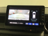 リバースギアに入れるだけで後方の表示へ切り替わります。夜間や雨の日の駐車も楽になりますよ。