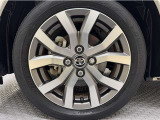 アルミホイール付き!「純正」なので車のデザインともマッチしています。お洒落は足元から。。。といいますから♪