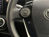 運転中、オーディオの操作をしてて、ハッとしたことはありませんか?ステアリングスイッチは、運転中でもハンドルでオーディオの操作が可能です。安全なドライブをサポートします。