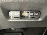 ハンドルの左下にETC2.0がついています。高速道路の料金所の通過も楽々です。 カードの取り出しもしやすい場所についています。