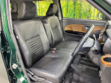 運転席シート廻りは使用感も少なく、良好な状態となっています。前オーナー様が丁寧に使っていたことがよくわかりますね。