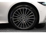 メルセデスの認定中古車「サーティファイドカー」では、万一お車が故障した場合も、ご購入後1年間もしくは2年間※は走行距離にかかわらずメルセデス・ベンツ正規サービスネットワークで無料修理いたします