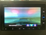 【バックカメラ】運転が苦手な方も車庫入れラクラクです!ギアをリバースに入れれば自動的に切り換わりますので、面倒な操作は不要です♪狭い駐車場もお車を傷つけず安心ですね!