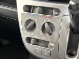寒い冬も暑い夏も全席に快適な空調を届けてくれる、ダイヤル式エアコンを装備♪