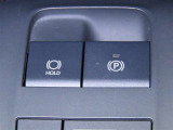 電動パーキングブレーキを装備しております。
