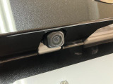 バックカメラを装備!運転席から見えにくい部分をナビなどの画面に表示します。純正ナビなどをお付けいただくとご利用頂けます!ご入用の際はお気軽にスタッフまでご相談下さい。