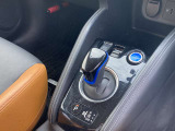 e-POWERならではのシフトレバーで、バックやドライブなどの切り替えがラクラクです!