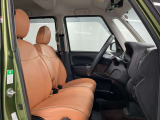 【運転席】シート周りは使用感も少なく、良好な状態となります。丁寧につかわれていたことがよくわかります。
