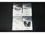 保証書・記録簿・取扱説明書と揃っていいます。キーの電池は新品にお取替えしてから納車させて頂きます。
