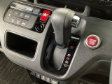 オートマチックシフトレバーは、手になじみ操作しやすい形状で安全運転にもつながります♪