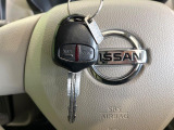 【キーレス】少し離れた場所からでもボタン一つでドアの開錠・施錠ができるのでとっても便利!ドアの鍵穴周りに傷をつけることもありません♪