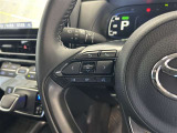 運転中、オーディオの操作をしてて、ハッとしたことはありませんか?ステアリングスイッチは、運転中でもハンドルでオーディオの操作が可能です。安全なドライブをサポートします。