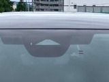 時速4km/hから80km/hまで単眼カメラで前方を確認するスマートブレーキサポートシステム!さらに、10km/hから80km/hの範囲で歩行者にも対応が可能となりました!(動作には一定の条件などがございます。
