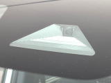 【ホンダセンシング】走行中に前方の車両等を認識し、衝突しそうな時は警報とブレーキで衝突回避と被害軽減をアシスト。より安全にドライブをお楽しみいただけます。