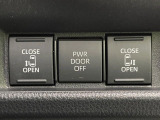 【両側パワースライドドア】スマートキーや運転席のスイッチで後席両側スライドドアの開閉が可能♪電動だから力を入れてドアを開ける必要が無く、小さなお子様でも簡単に開け閉めでき快適です♪