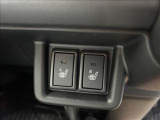 【シートヒーター】座席のシートを温めるシートヒーター!その温かさは一度経験したら欠かすことができません!エアコンで乾燥しやすい車内も防ぐ事ができます!