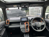 【運転席・インパネまわり】ハンドル・シート・フロアーなど隅々までプロによるクリーニング済み☆彡キレイな車内でドライブが一層快適にお楽しみいただけます!!