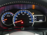 とっても見やすいメーターです。夜間時はラグジュアリーな気分にさせてくれる照明が魅力ですので、夜のドライブも楽しみになりますよ♪