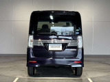前・後方に車両や壁などの障害物がある場合、クルマが誤操作を察知して、衝突を未然に防ぎます。