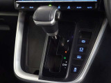 電動パーキングブレーキ・ブレーキホールドを装備してます。ホールド機能は信号待ちが多い一般道で疲労軽減になり、大好評です!